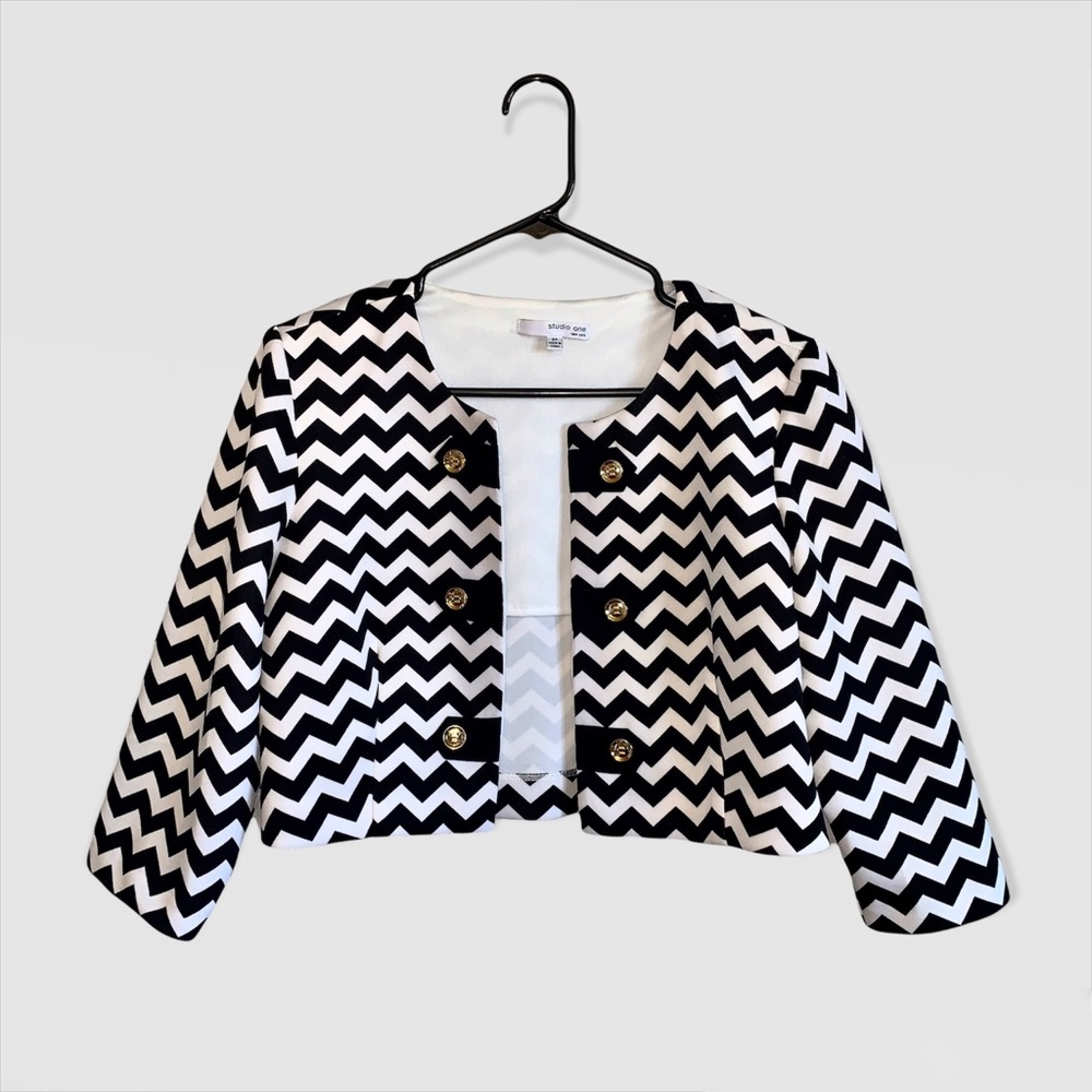 COPY - formal black and white shrug/jacket 🖤🤍